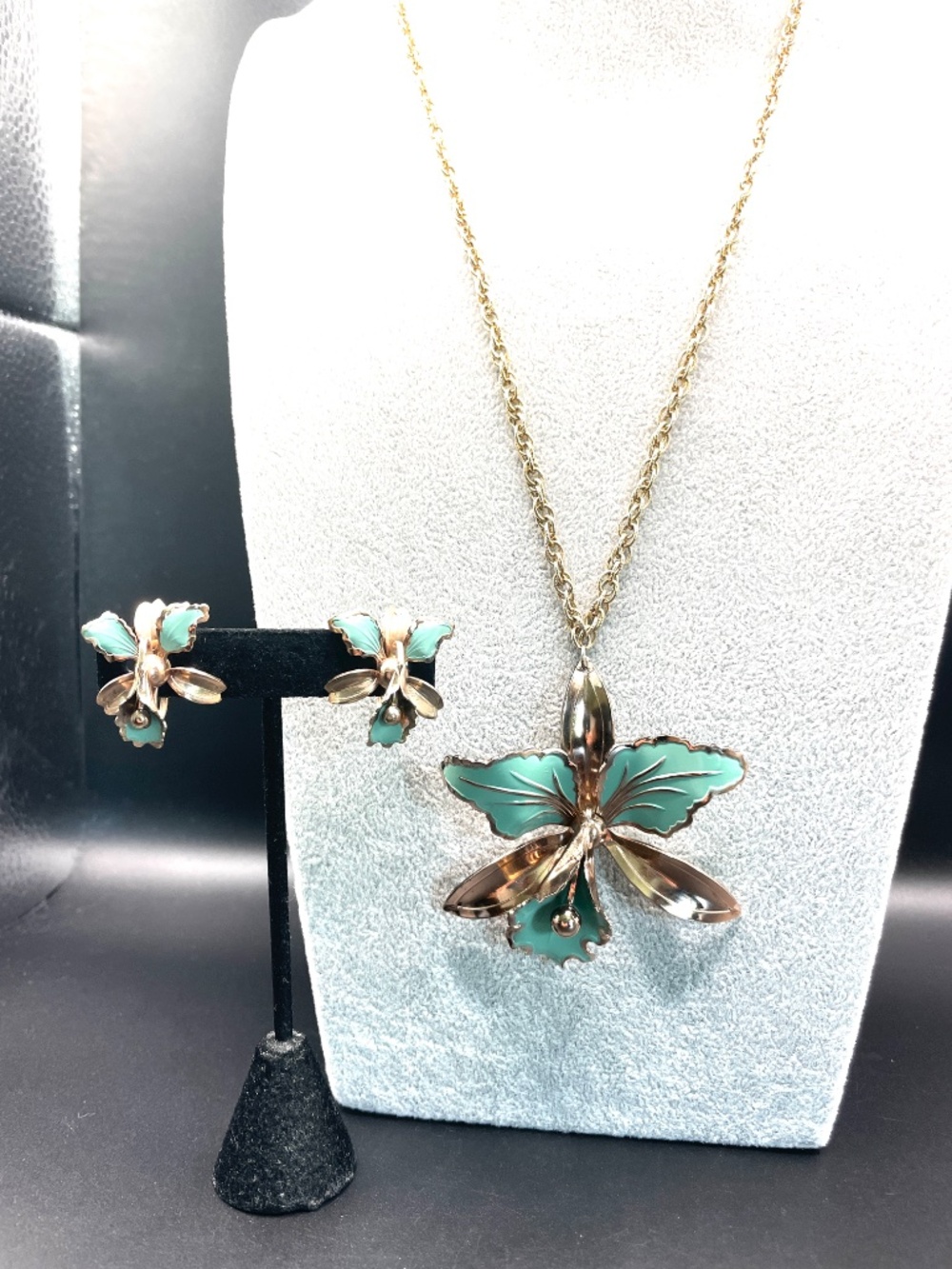 Vintage Gold Tone Aqua Enamel Dimensional Orchid Pendant Screw Back Earrings Set